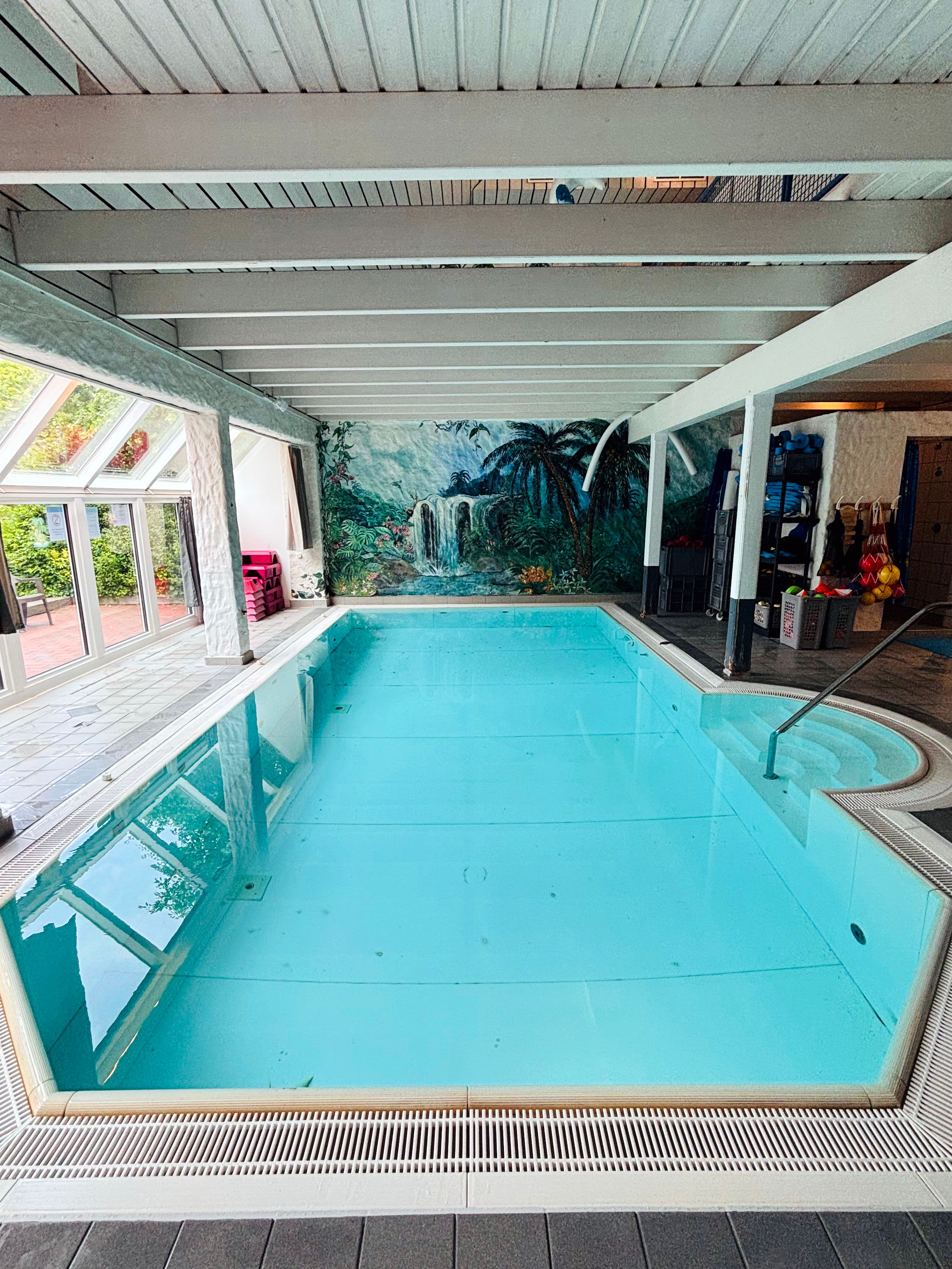 Schwimmbad in der Jahnstraße 10